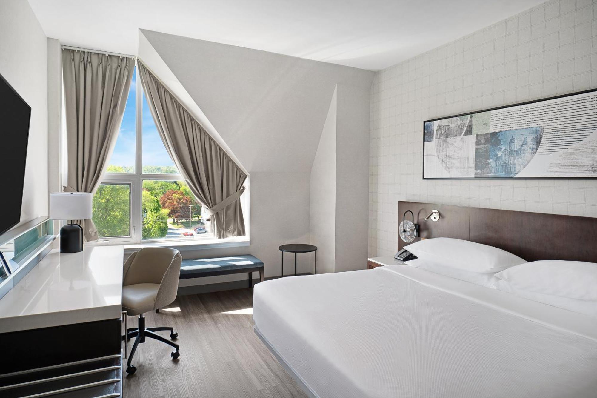 Delta Hotels By Marriott Fredericton Bagian luar foto