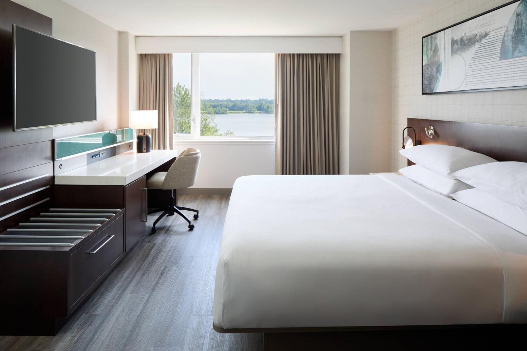 Delta Hotels By Marriott Fredericton Bagian luar foto